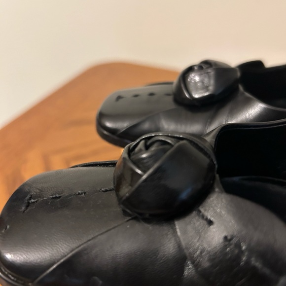 PRADA BLACK PUMPS AUTHENTIC STUNNING VINTAGE RARE ROSETTE DETAILS - Picture 3 of 15